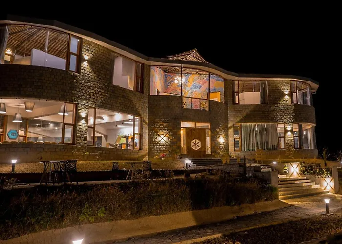 Zostel Plus BirHostel